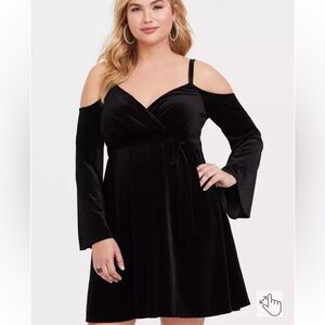 Torrid Black Mini Velvet Cold Shoulder Surplice Dress Plus Size‎ 4X NEW